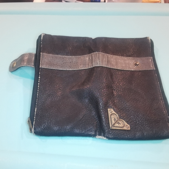 3/$30 Roxy wallet - Picture 4 of 4